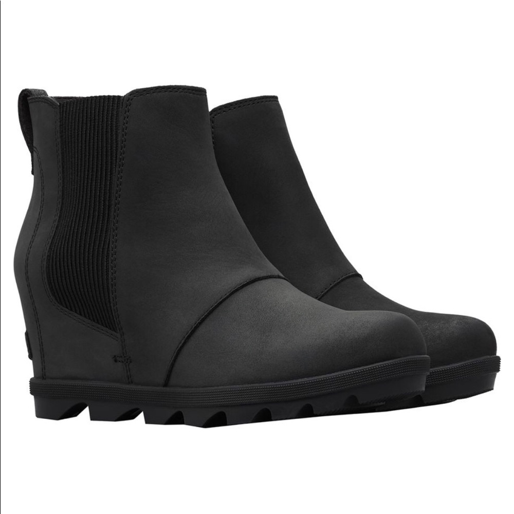 Brand new: Sorel booties size 8